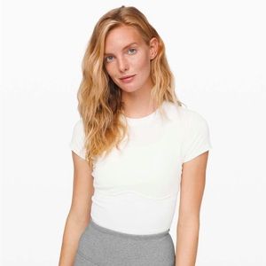 White Lululemon Size 2 Tight Tee